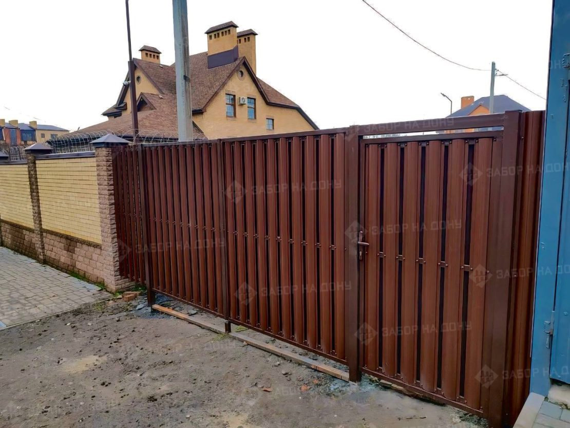 Ворота с калиткой для частного дома и дачи  в Абинске